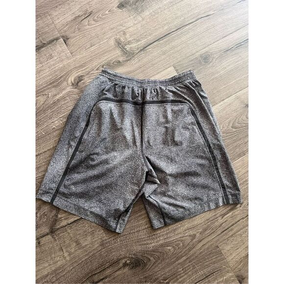 Lululemon Shorts Men's Large Gray Gym Workout Lined Pockets 9" - Picture 2 of 6